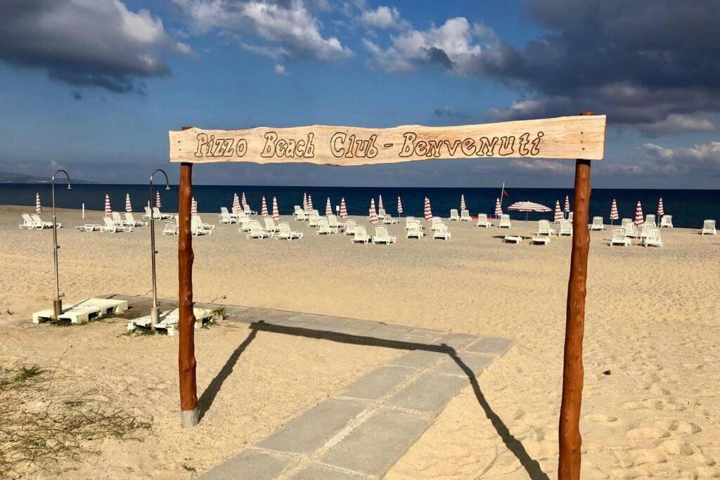 Pizzo Beach Club. One Bedroom Apt 13G エクステリア 写真