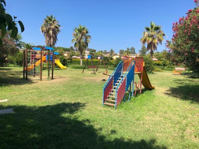 Pizzo Beach Club. One Bedroom Apt 13G エクステリア 写真