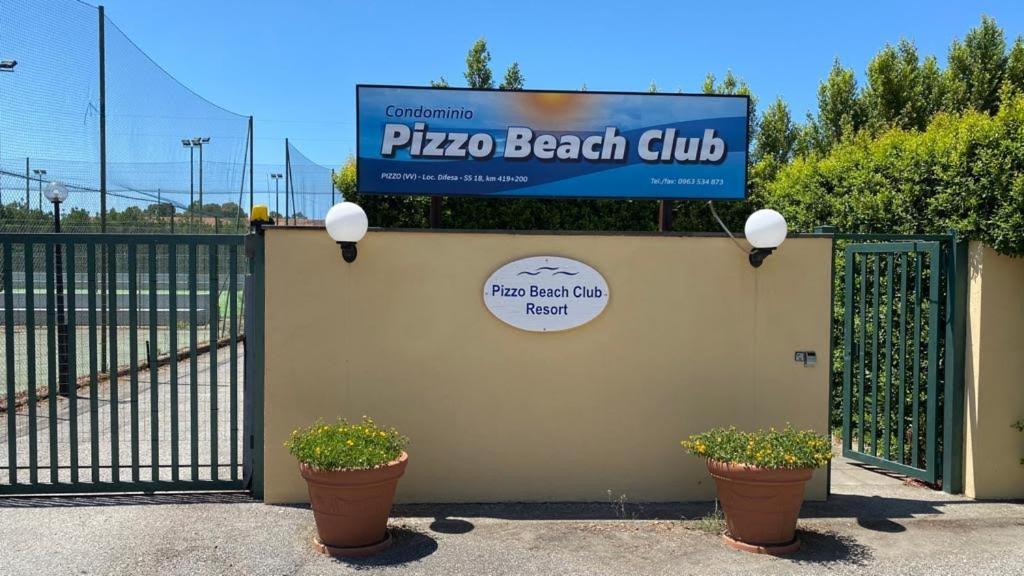 Pizzo Beach Club. One Bedroom Apt 13G エクステリア 写真
