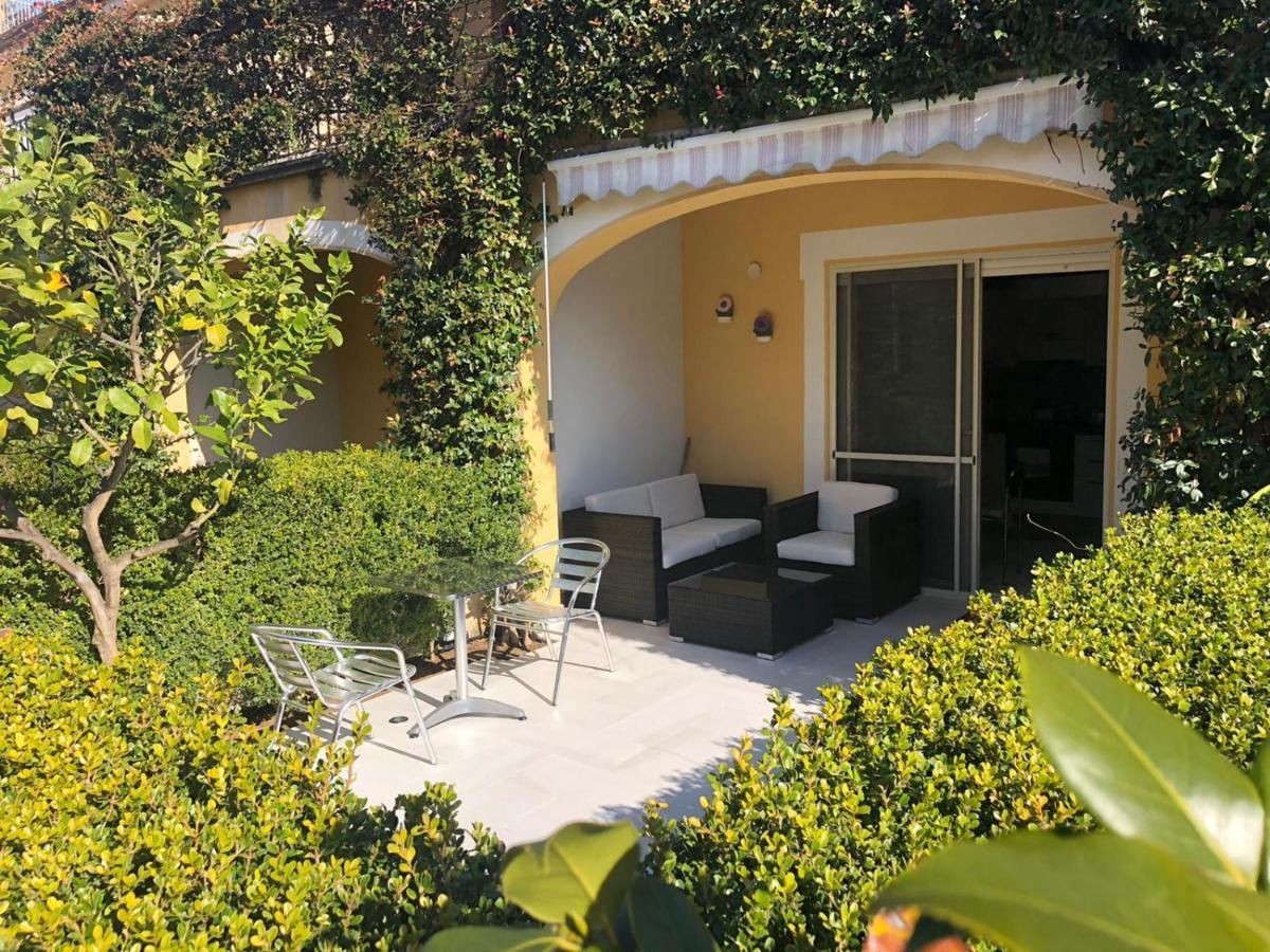 Pizzo Beach Club. One Bedroom Apt 13G エクステリア 写真